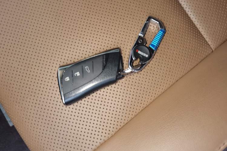 Used Lexus ES 2020 300h Deluxe Edition
