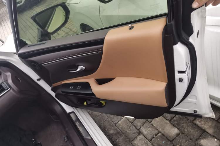 Used Lexus ES 2020 300h Deluxe Edition
