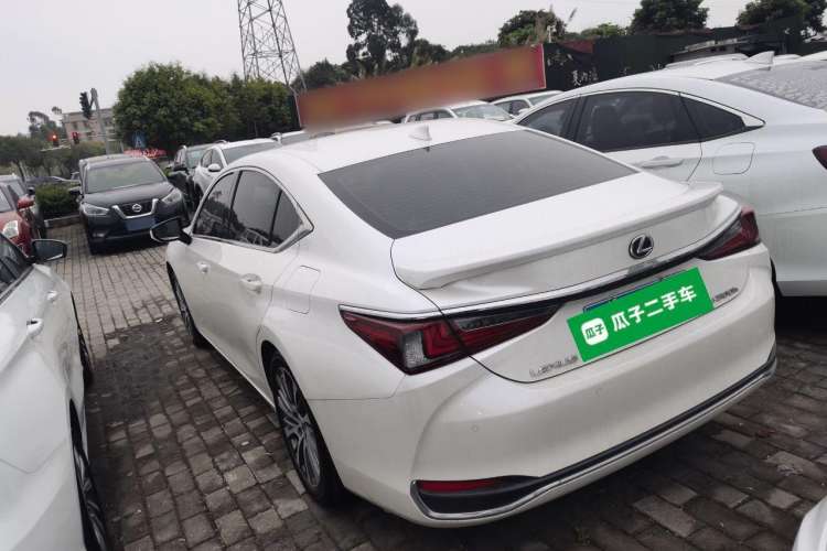 Used Lexus ES 2020 300h Deluxe Edition
