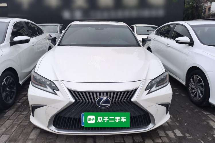 Used Lexus ES 2020 300h Deluxe Edition
