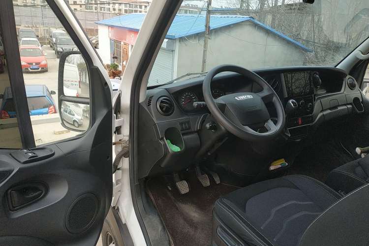 Used Iveco Eurocargo 2021 2.0T Manual - Yunrui Short Wheelbase Low-Roof Side-Sliding Door F1A