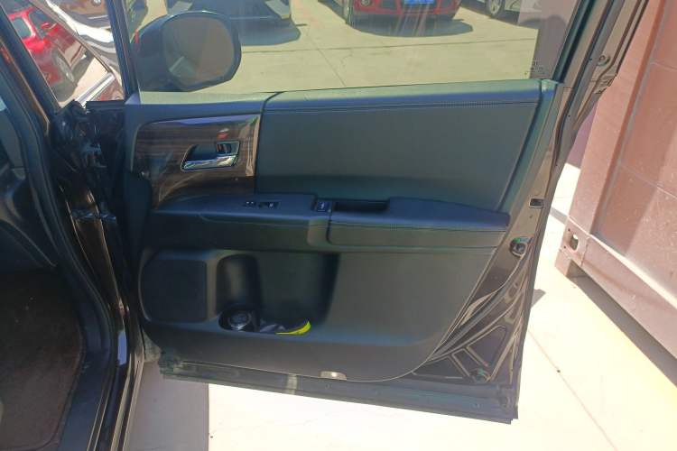 Used Honda Elysion 2016 2.4L Luxury Edition
