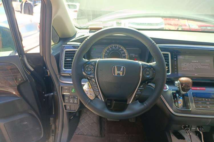 Used Honda Elysion 2016 2.4L Luxury Edition
