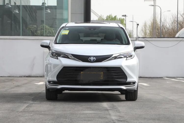 Used Toyota Sienna 2023 2.5L Hybrid Comfort Edition
