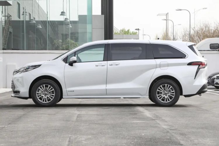 Used Toyota Sienna 2023 2.5L Hybrid Comfort Edition
