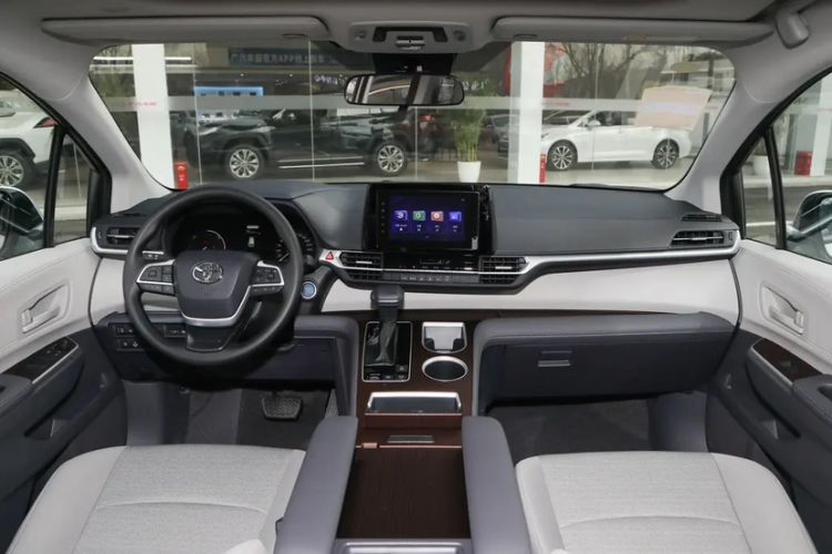 Used Toyota Sienna 2023 2.5L Hybrid Comfort Edition