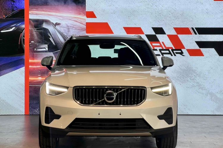 Used Volvo XC40 2023 B4 4x4 Smart Luxury Edition