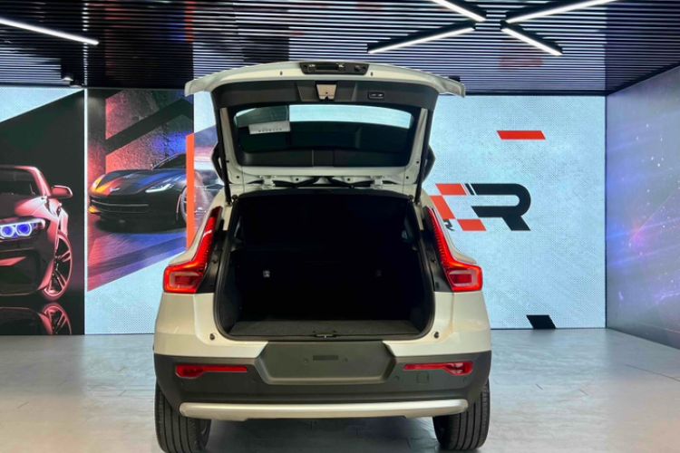 Used Volvo XC40 2023 B4 4x4 Smart Luxury Edition