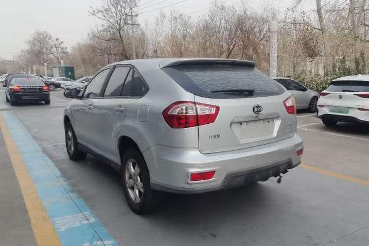 Used BYD S6 2013 Platinum Edition 2.0L Manual Luxury Model
