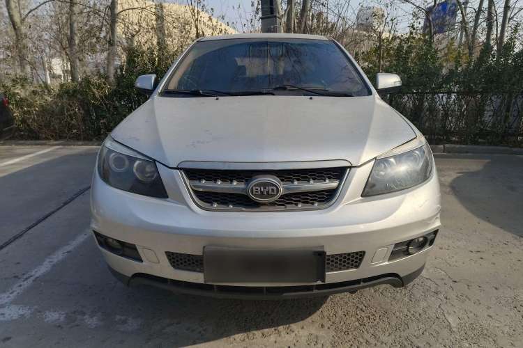 Used BYD S6 2013 Platinum Edition 2.0L Manual Luxury Model
