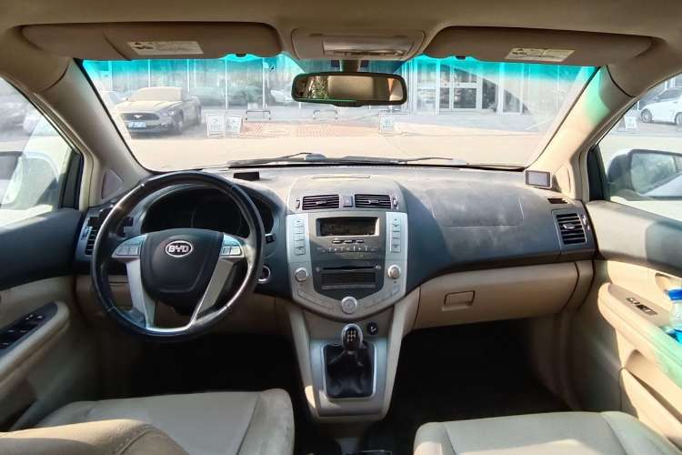 Used BYD S6 2013 Platinum Edition 2.0L Manual Luxury Model
