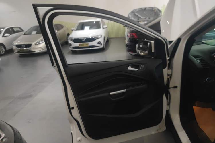 Used Ford Kuga 2019 EcoBoost 180 Two-Wheel-Drive Platinum Edition China VI Standard
