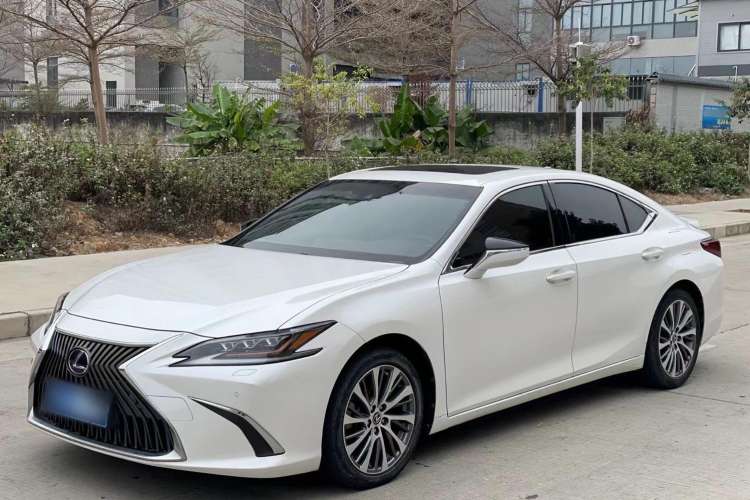 Used Lexus ES 2020 300h Deluxe Edition