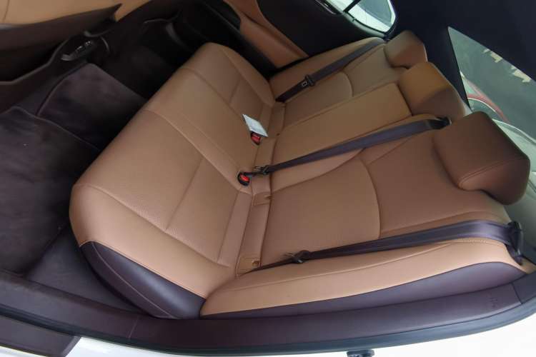 Used Lexus ES 2020 300h Deluxe Edition
