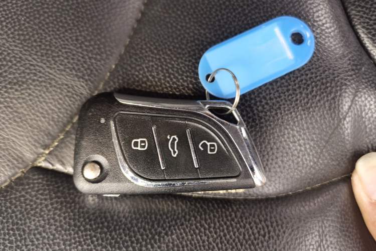 Used Soueast V6 Lingshi 2013 1.5L Manual Standard Edition Interior 1