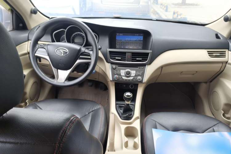 Used Soueast V6 Lingshi 2013 1.5L Manual Standard Edition Center Console