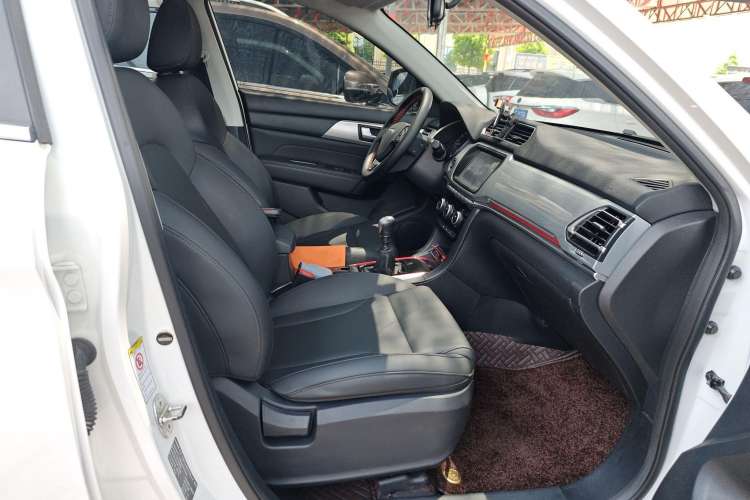 Used Haval H2 2018 1.5T Manual Two-Wheel Drive Luxury Model China VI Standard
