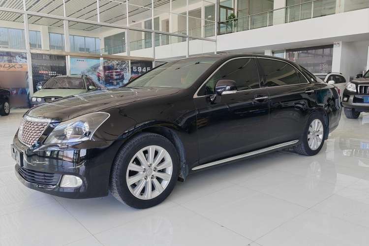 Used Toyota Crown 2011 2.5L Royal Special Edition with Leather and Sunroof

