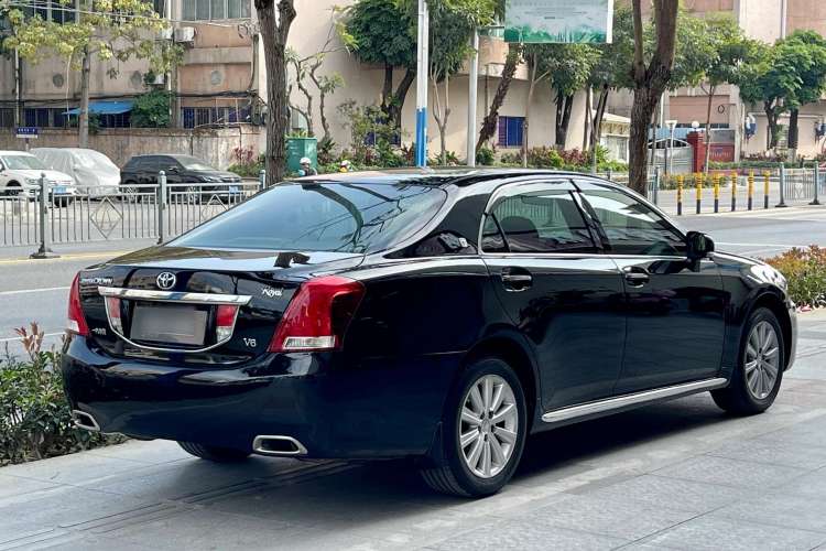 Used Toyota Crown 2011 2.5L Royal Special Edition with Leather and Sunroof
