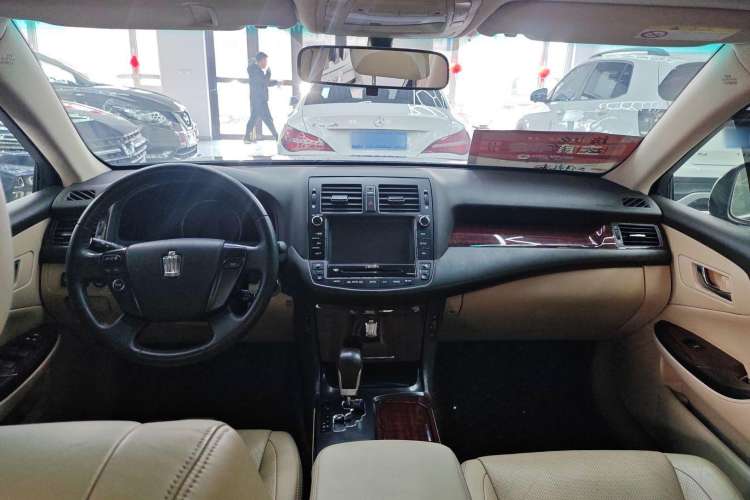 Used Toyota Crown 2011 2.5L Royal Special Edition with Leather and Sunroof
