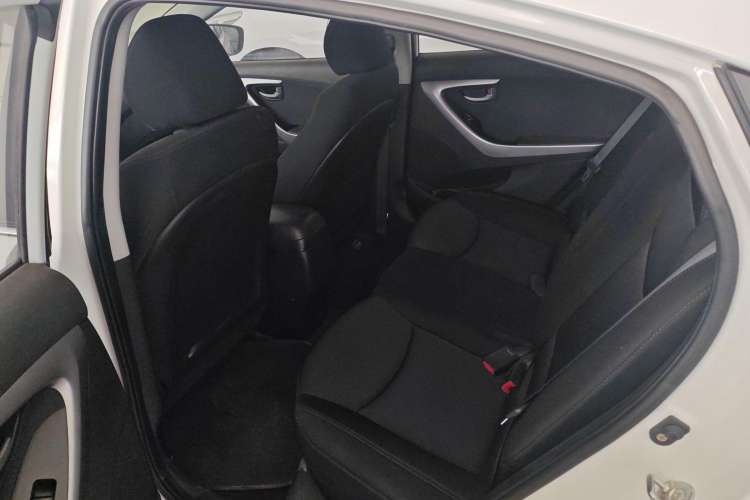 Used Hyundai Elantra (5th Generation / Langdong) 2016 1.6L Automatic Smart Version
