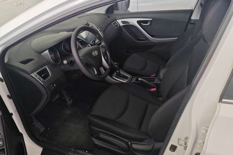 Used Hyundai Elantra (5th Generation / Langdong) 2016 1.6L Automatic Smart Version
