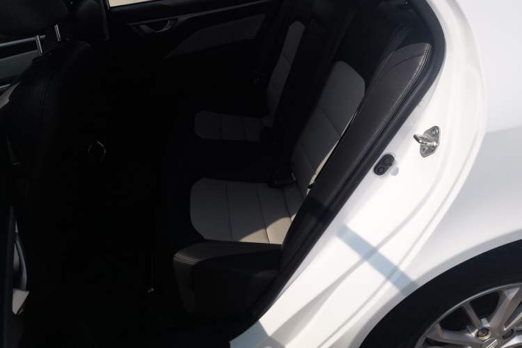 Used Geely Auto Vision 2019 Upgraded Model 1.5L Automatic Luxury Version China V Standard