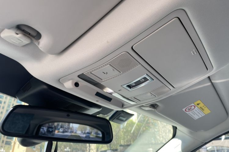 Used Land Rover Discovery Sport 2018 240 PS SE Version