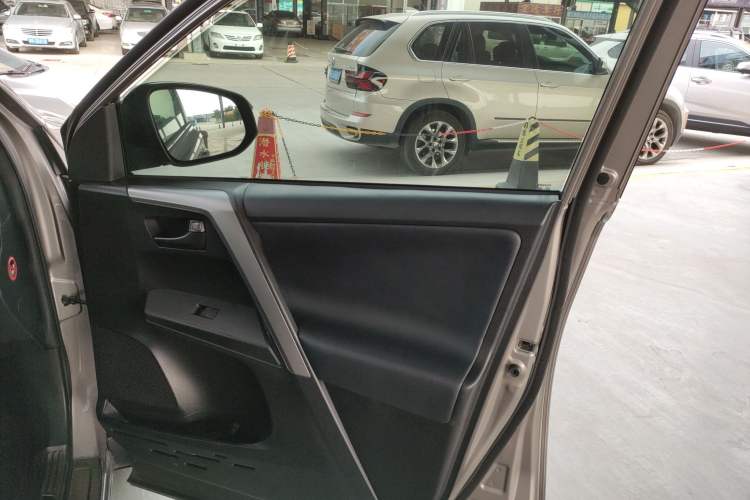 Used Toyota RAV4 2016 2.5L Automatic 4x4 Elite Edition