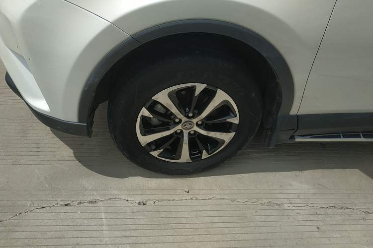 Used Toyota RAV4 2019 2.0L CVT Two-Wheel Drive Pioneer Edition China V Standard