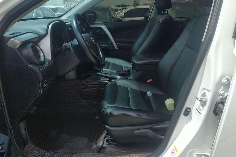 Used Toyota RAV4 2019 2.0L CVT Two-Wheel Drive Pioneer Edition China V Standard