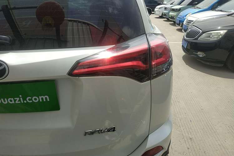 Used Toyota RAV4 2019 2.0L CVT Two-Wheel Drive Pioneer Edition China V Standard