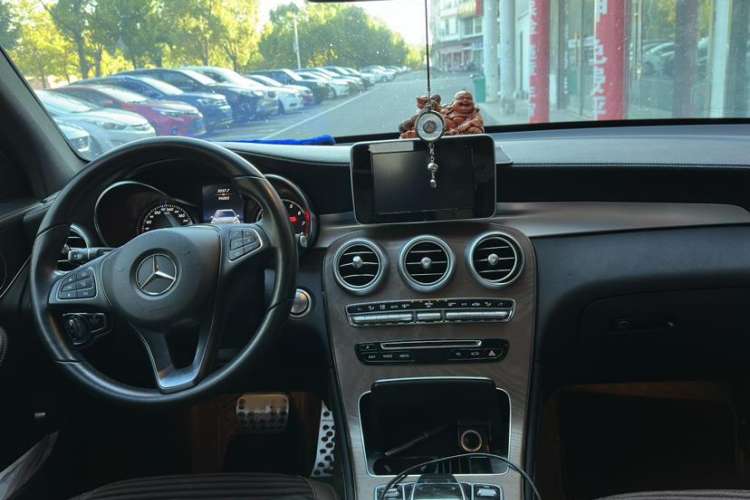 Used Mercedes-Benz GLC 2018 Refreshed GLC 300 4MATIC Dynamic Edition