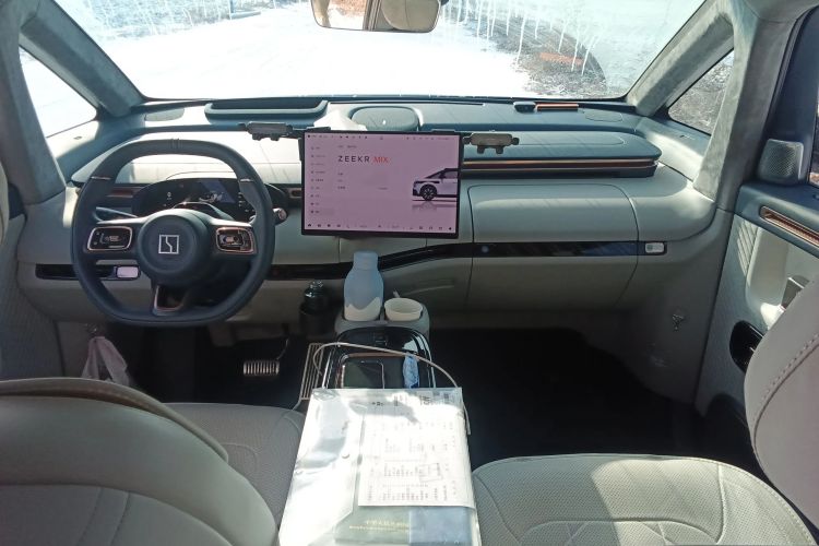 Used Zeekr MIX 2025 Intelligent Driving Version
