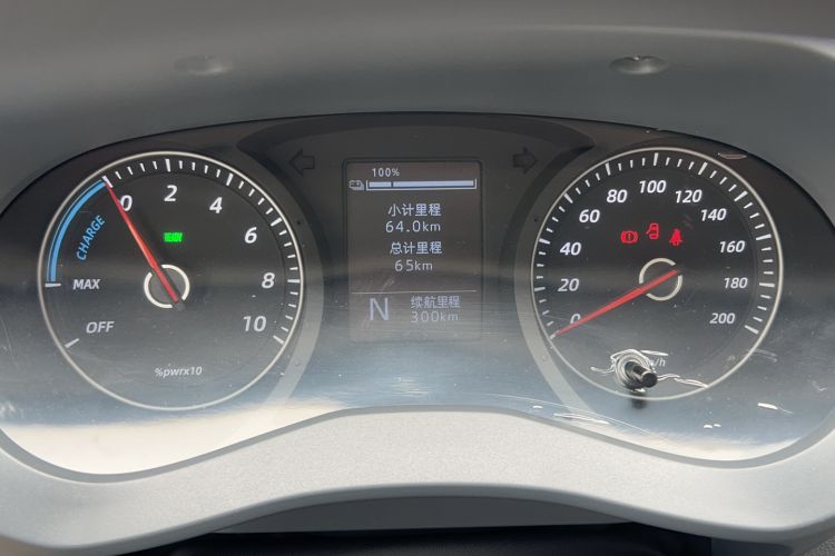Used Wuling Yangguang 2024 300KM Comfort Version Passenger Van 75kW
