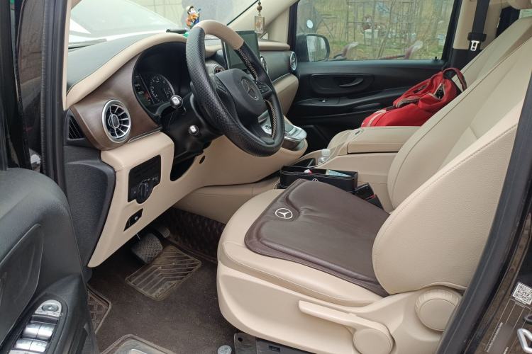 Used Mercedes-Benz Vito 2023 2.0T Elite Version 7 Seats Left Front Seat