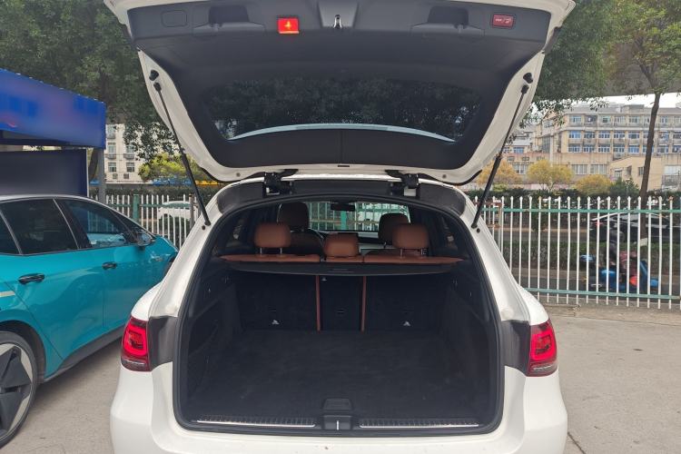 Used Mercedes-Benz GLC 2020 GLC 260 L 4MATIC Dynamic Model
