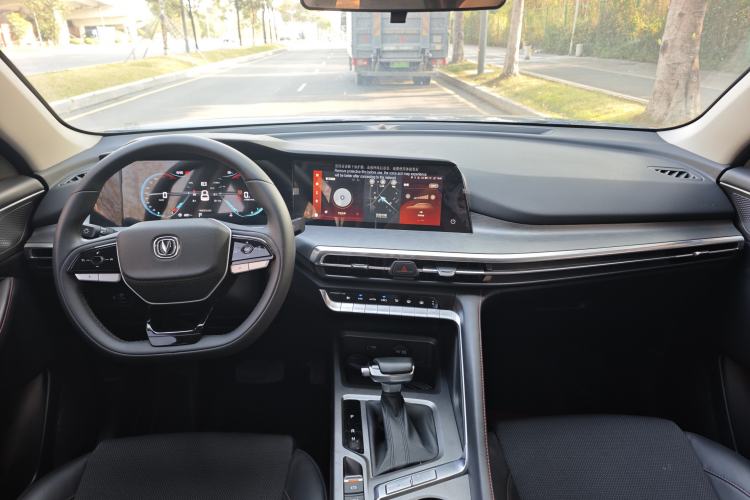 Used CHANGAN CS35PLUS 2023 Enjoy Edition 1.4T DCT Luxury Model Interior 4