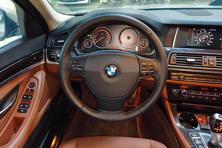 Used BMW 5 Series 2014 525Li Leading Model

