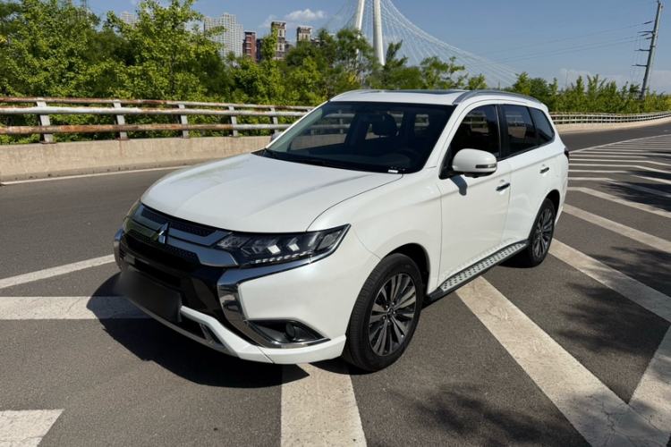 Used Mitsubishi Outlander 2021 2.4L 4x4 Zhi Xiang Edition 7 Seats