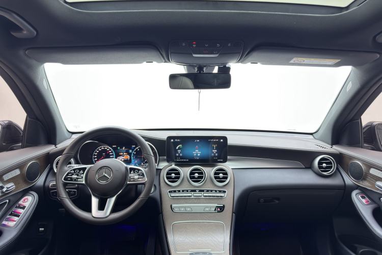 Used Mercedes-Benz GLC 2022 Second Facelift GLC 260 L 4MATIC Luxury Edition Interior 2