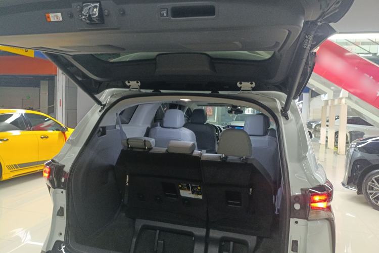 Used Toyota Granvia 2023 2.5L Hybrid Prestige PLUS Edition