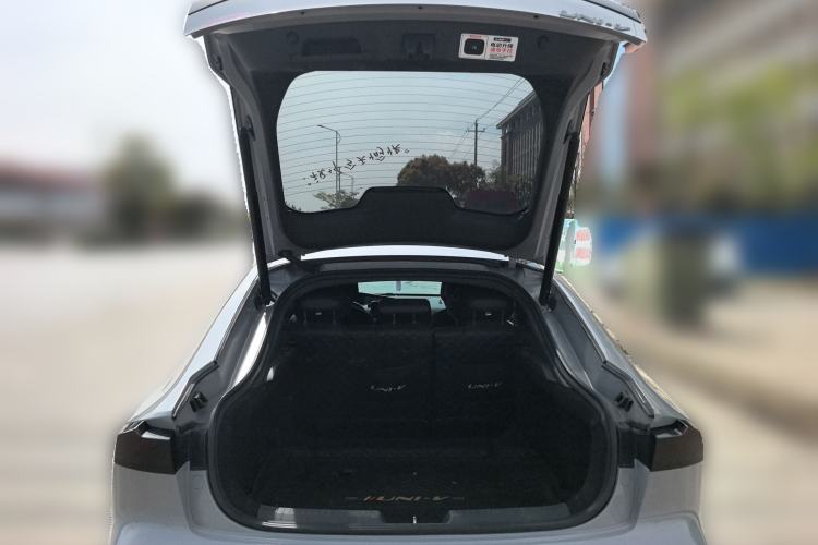 Used CHANGAN UNI-V 2022 1.5T Prestige Version Trunk