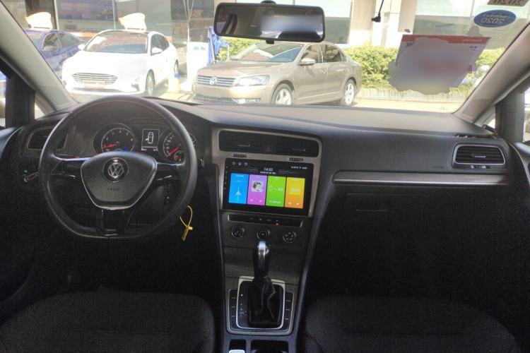 Used Volkswagen Golf 2016 230TSI Automatic Comfort Version
