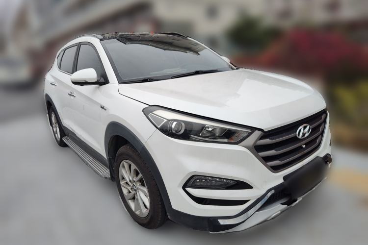 Used Hyundai Tucson 2015 1.6T Dual-Clutch Two-Wheel-Drive Smart Model Front Right 45 Deg