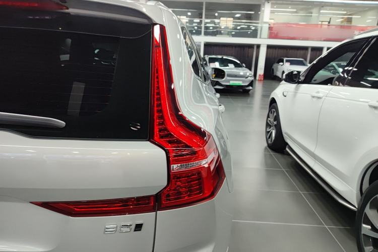 Used Volvo XC60 2023 B5 4x4 Smart Luxury Edition