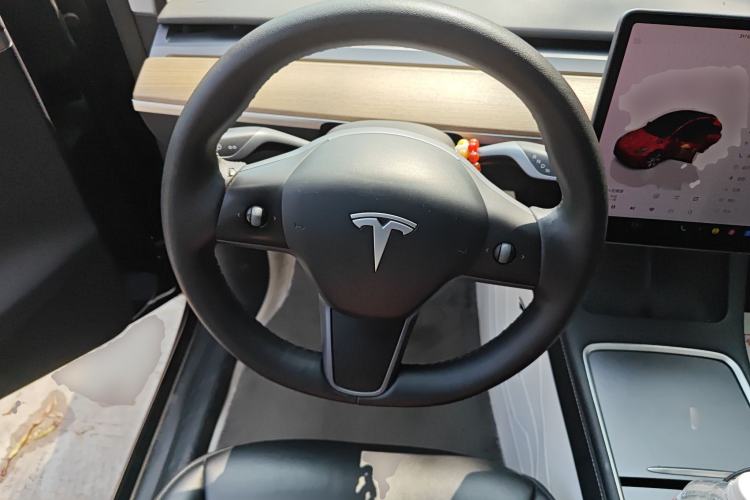 Used Tesla Model Y 2022 Long-Range All-Wheel-Drive Version
