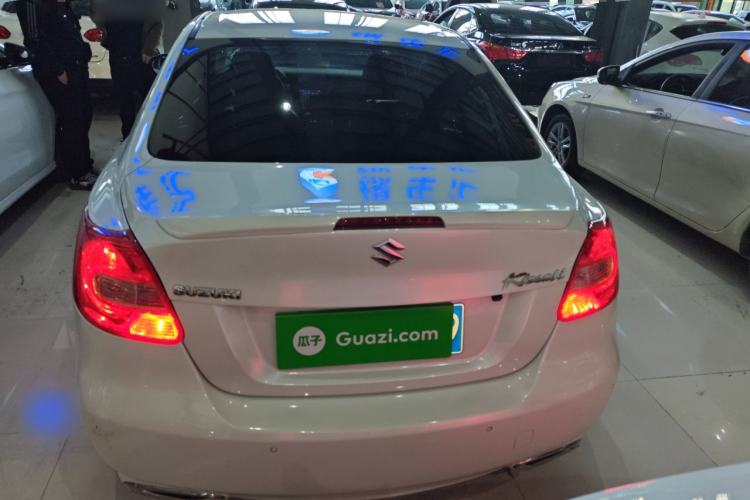 Used Suzuki Kizashi 2011 2.4L Two-Wheel Drive CVT Standard Edition
