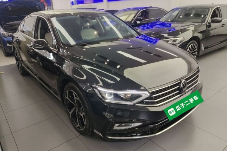 Used Volkswagen Magotan 2023 2 Million Units Commemorative Edition 330TSI DSG Luxury Version Front Right 45 Deg