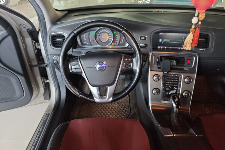 Used Volvo V60 2014 T5 Zhiyi Edition